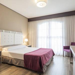 Disabled accessible room Hotel ILUNION Golf Badajoz